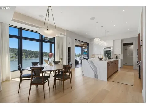 3072 Lakeview Boulevard Lake Oswego OR 97035