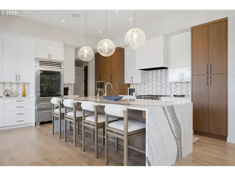 3072 Lakeview Boulevard Lake Oswego OR 97035