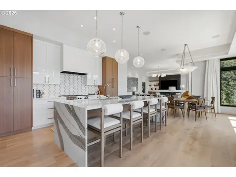 3072 Lakeview Boulevard Lake Oswego OR 97035