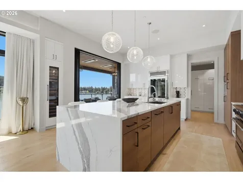 3072 Lakeview Boulevard Lake Oswego OR 97035