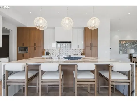 3072 Lakeview Boulevard Lake Oswego OR 97035