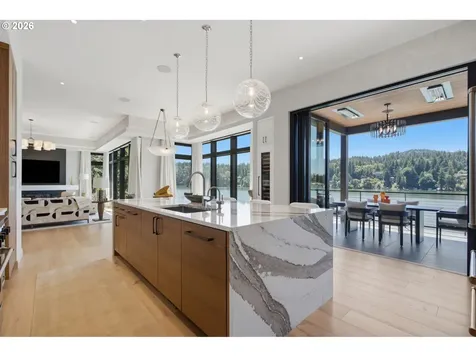 3072 Lakeview Boulevard Lake Oswego OR 97035