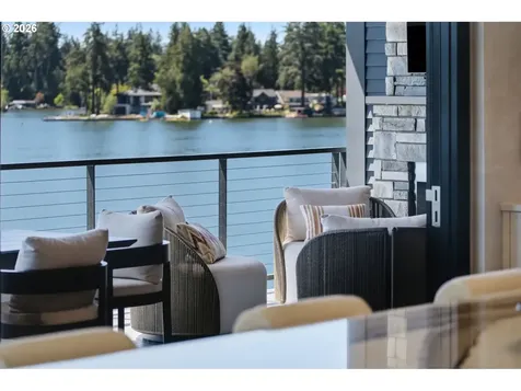 3072 Lakeview Boulevard Lake Oswego OR 97035