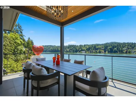 3072 Lakeview Boulevard Lake Oswego OR 97035