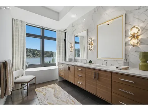 3072 Lakeview Boulevard Lake Oswego OR 97035