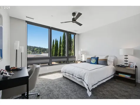 3072 Lakeview Boulevard Lake Oswego OR 97035
