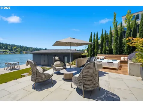 3072 Lakeview Boulevard Lake Oswego OR 97035