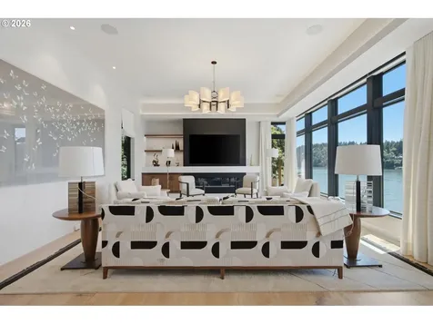 3072 Lakeview Boulevard Lake Oswego OR 97035