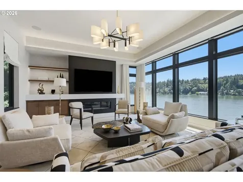 3072 Lakeview Boulevard Lake Oswego OR 97035