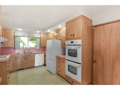 8916 NW Lakecrest Avenue Vancouver WA 98665