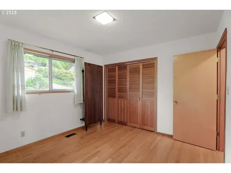 8916 NW Lakecrest Avenue Vancouver WA 98665