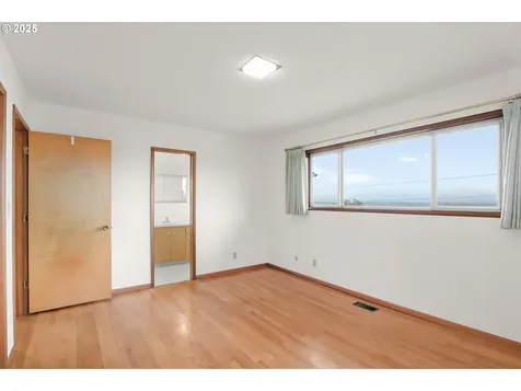 8916 NW Lakecrest Avenue Vancouver WA 98665