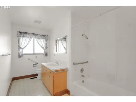 8916 NW Lakecrest Avenue Vancouver WA 98665