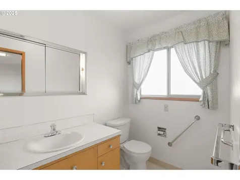 8916 NW Lakecrest Avenue Vancouver WA 98665