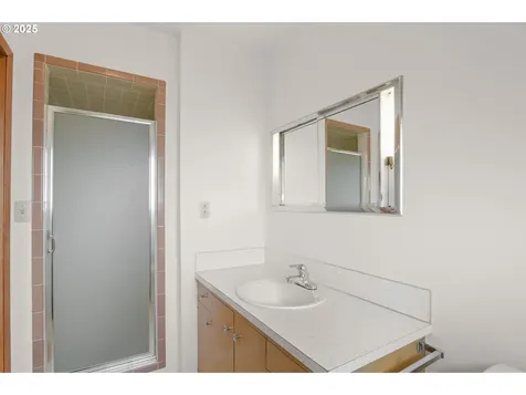 8916 NW Lakecrest Avenue Vancouver WA 98665