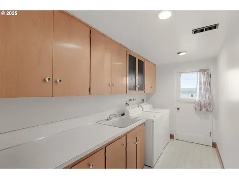 8916 NW Lakecrest Avenue Vancouver WA 98665