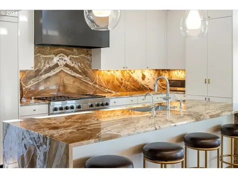 1933 Highlands Loop Lake Oswego OR 97034