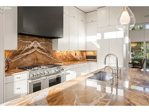 1933 Highlands Loop Lake Oswego OR 97034