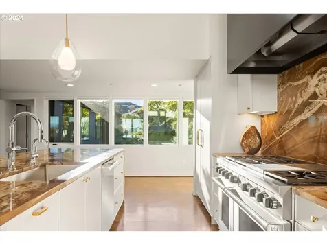 1933 Highlands Loop Lake Oswego OR 97034