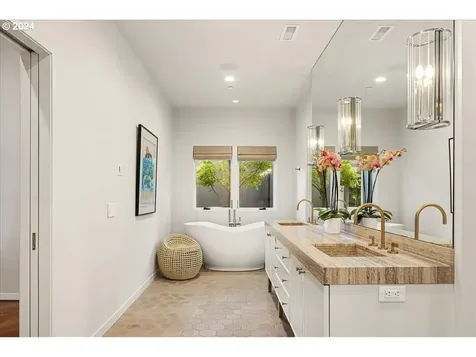 1933 Highlands Loop Lake Oswego OR 97034