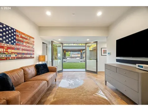 1933 Highlands Loop Lake Oswego OR 97034