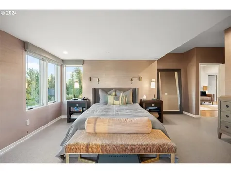 1933 Highlands Loop Lake Oswego OR 97034