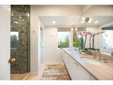 1933 Highlands Loop Lake Oswego OR 97034