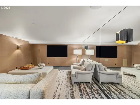 1933 Highlands Loop Lake Oswego OR 97034