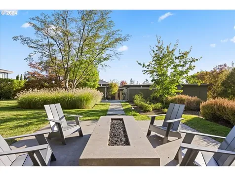 1933 Highlands Loop Lake Oswego OR 97034
