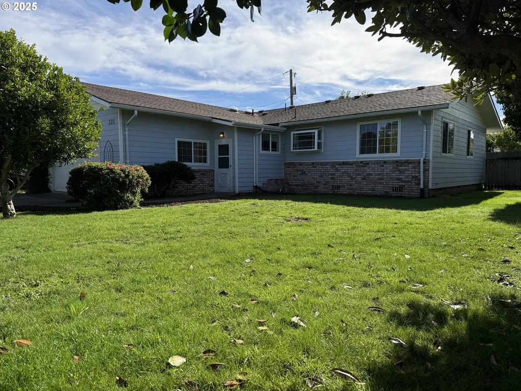 221 Musser Street Brookings OR 97415
