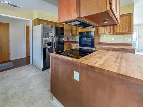 221 Musser Street Brookings OR 97415