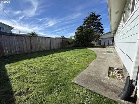 221 Musser Street Brookings OR 97415