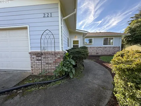 221 Musser Street Brookings OR 97415