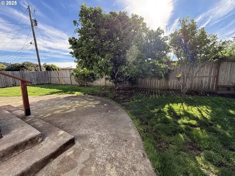 221 Musser Street Brookings OR 97415