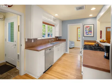 2476 Emerald Street Eugene OR 97403