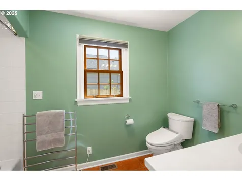 2476 Emerald Street Eugene OR 97403