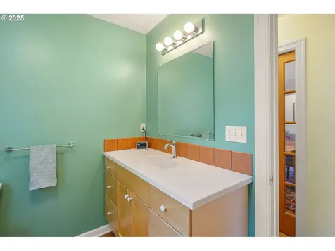 2476 Emerald Street Eugene OR 97403