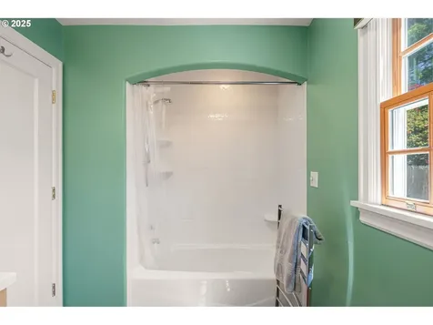 2476 Emerald Street Eugene OR 97403