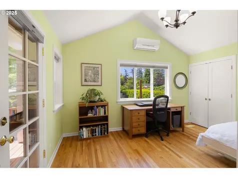 2476 Emerald Street Eugene OR 97403