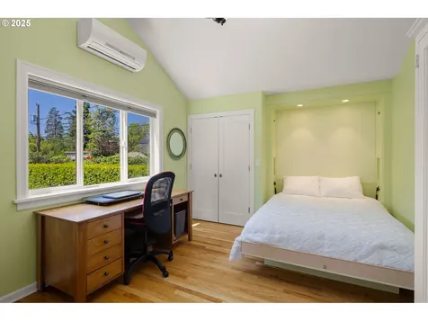 2476 Emerald Street Eugene OR 97403