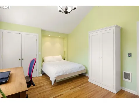 2476 Emerald Street Eugene OR 97403