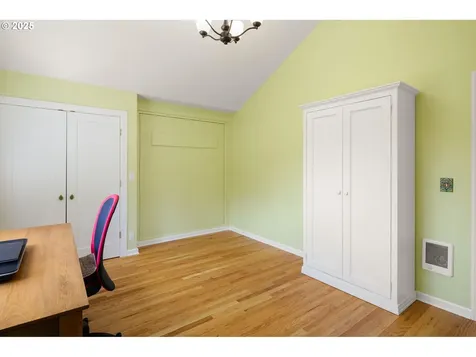 2476 Emerald Street Eugene OR 97403