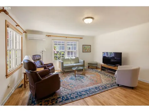 2476 Emerald Street Eugene OR 97403