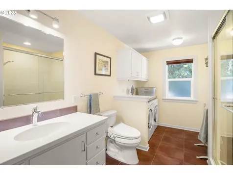 2476 Emerald Street Eugene OR 97403