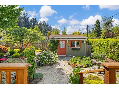 2476 Emerald Street Eugene OR 97403