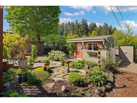 2476 Emerald Street Eugene OR 97403