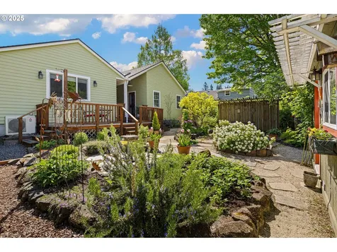 2476 Emerald Street Eugene OR 97403