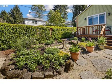 2476 Emerald Street Eugene OR 97403
