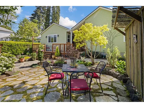 2476 Emerald Street Eugene OR 97403