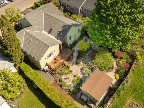 2476 Emerald Street Eugene OR 97403